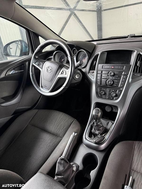 Second-hand Opel Astra 110 CP (80 kW) 2015 Culoarealbastru Break