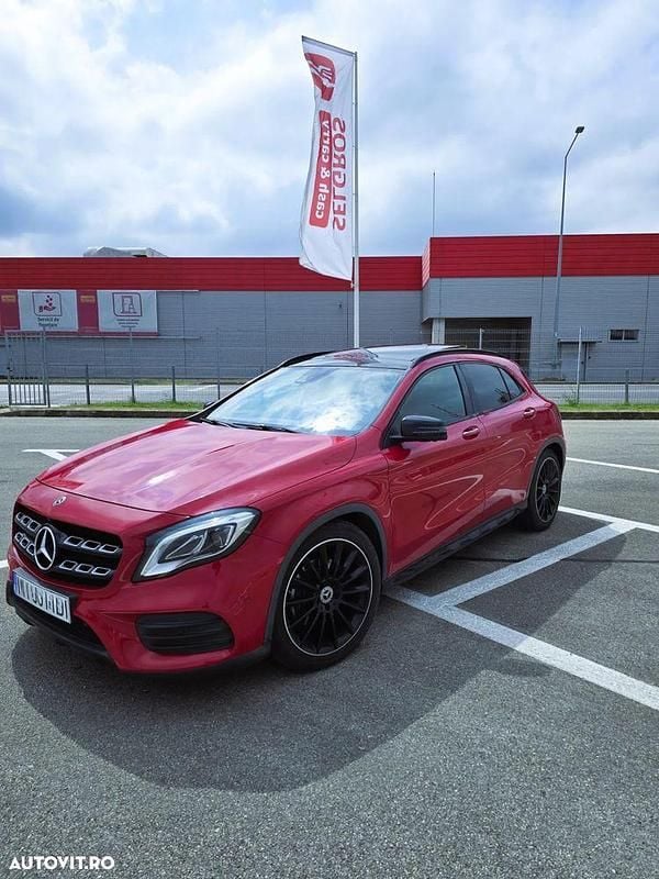 Culoarerosu Utilizat 2018 Mercedes GLA220 SUV | 19.900 EUR (Preț bun) - Imagine 1/4
