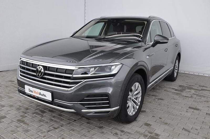 Galben mediu metalic Utilizat 2023 VW Touareg Atmosphere SUV | 49.900 EUR (Preț bun) - Imagine 1/4