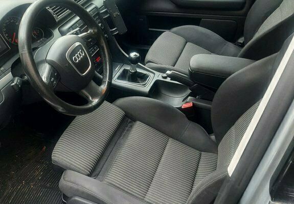 Gri Utilizat 2005 Audi A4 Break | 3.200 EUR (Preț OK) - Imagine 1/4