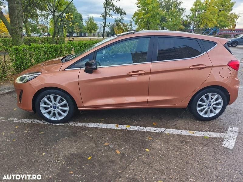 Culoareportocaliu Utilizat 2017 Ford Fiesta Hatchback | 10.500 EUR (Scump) - Imagine 1/4