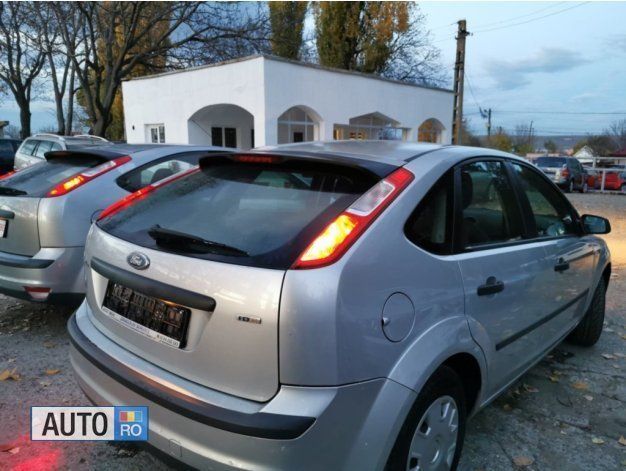 Argintiu metalizat Utilizat 2005 Ford Focus Berlinǎ | 1.899 EUR (Preț OK) - Imagine 1/4
