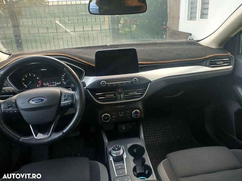 Alb Utilizat 2019 Ford Focus Trend Berlinǎ | 9.900 EUR (Preț OK) - Imagine 1/4