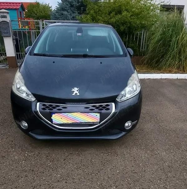 Gri Utilizat 2012 Peugeot 208 Hatchback | 6.450 EUR (Puțin scump) - Imagine 1/4