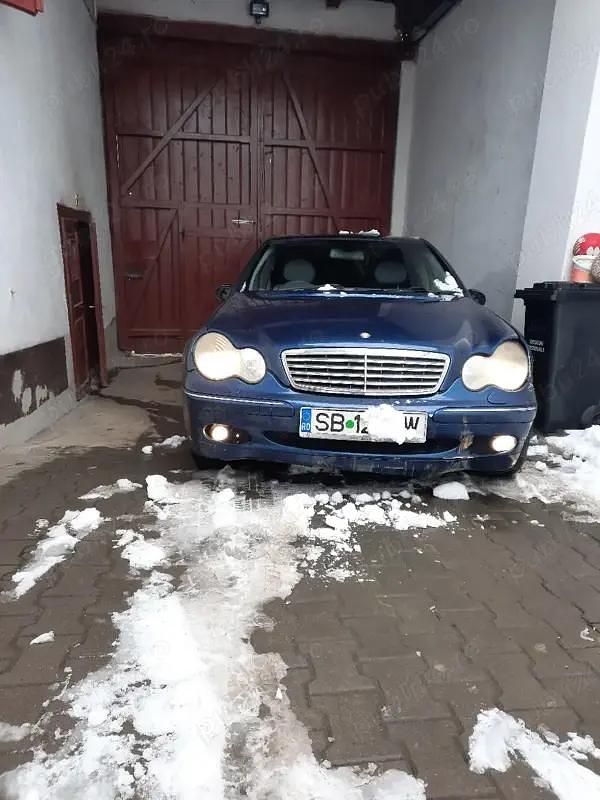Second-hand Mercedes C200 164 CP (120 kW) 2001 Berlinǎ