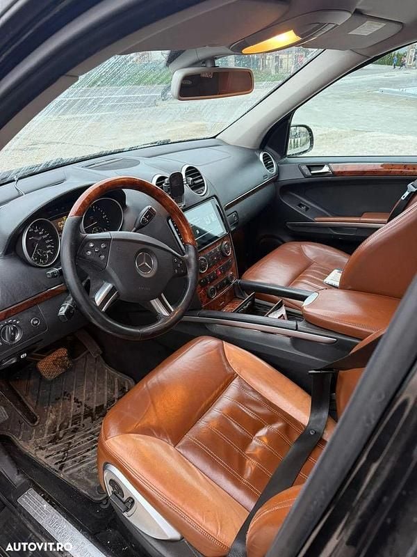 Culoarenegru Utilizat 2007 Mercedes ML320 SUV | 6.750 EUR (Scump) - Imagine 1/4