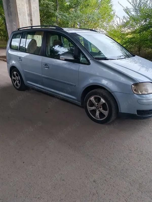 Utilizat 2006 VW Touran Monovolum | 1.700 EUR (Preț bun) - Imagine 1/4