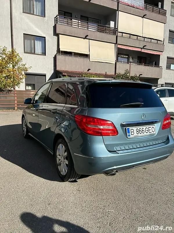 Second-hand Mercedes B200 136 CP (100 kW) 2012 Albastru Monovolum