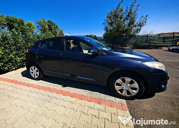 Gri Utilizat 2010 Renault Mégane III Hatchback | 3.300 EUR (Preț bun) - Imagine 1/4