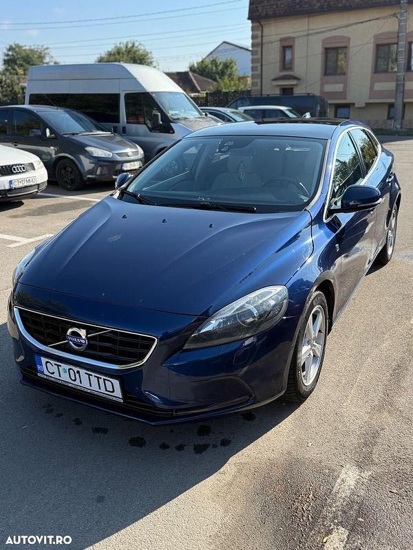 Second-hand Volvo V40 Ocean Race 190 CP (139 kW) 2014 Culoarealbastru Hatchback