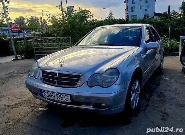 Second-hand Mercedes C180 143 CP (105 kW) 2002 Berlinǎ