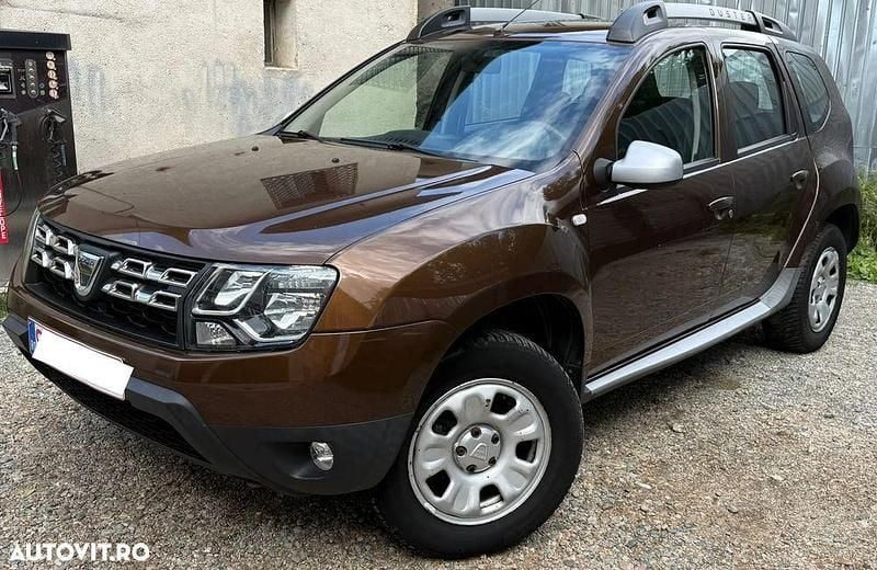 Maro Utilizat 2015 Dacia Duster Lauréate SUV | 6.150 EUR (Preț bun) - Imagine 1/4