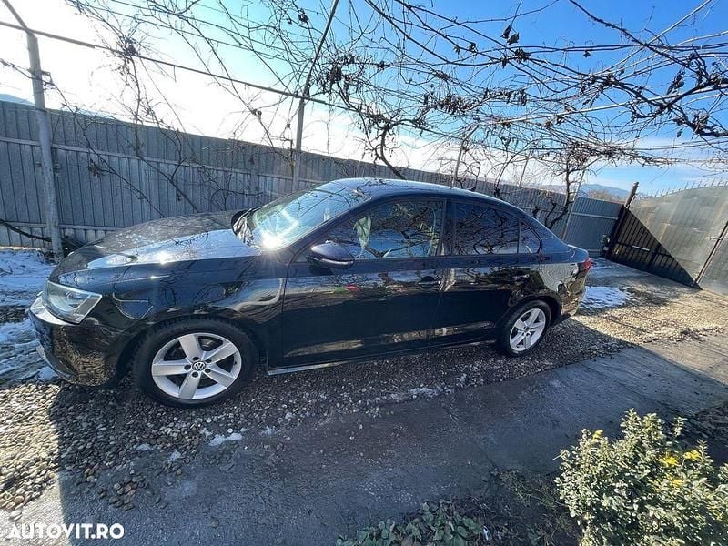 Second-hand VW Jetta Trendline 105 CP (77 kW) 2011 Culoarenegru Berlinǎ