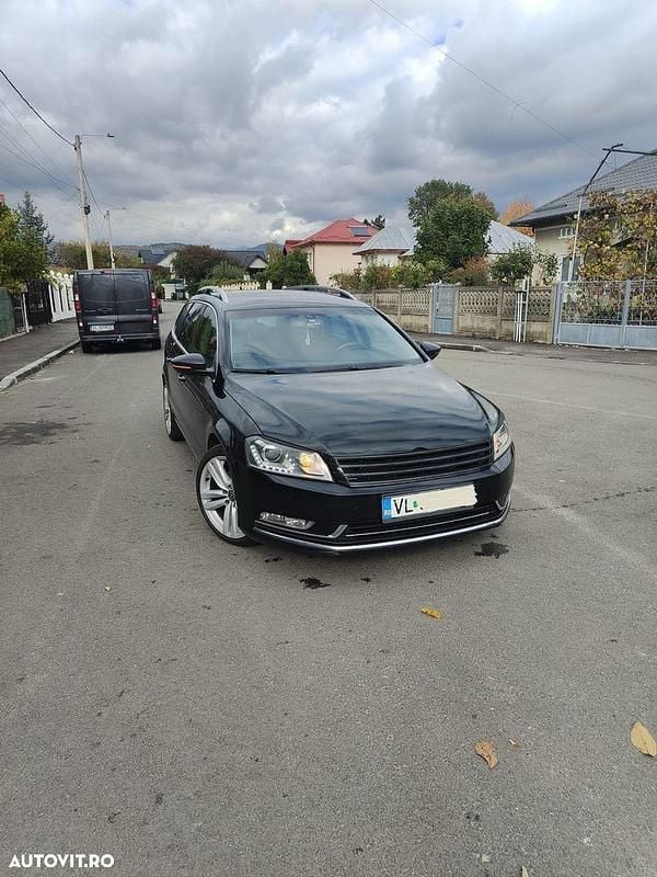 Culoarenegru Utilizat 2011 VW Passat Highline Break | 6.200 EUR (Preț OK) - Imagine 1/4