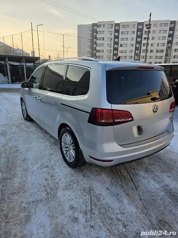 Second-hand VW Sharan 184 CP (135 kW) 2016 Argintiu Monovolum