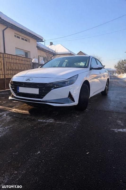 Culoarealb Second-hand 2022 Hyundai Elantra Berlinǎ | 19.200 EUR (Preț OK) - Imagine 1/4