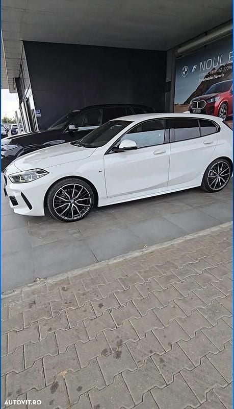 Culoarealb Utilizat 2022 BMW 118 M Sport Hatchback | 19.500 EUR (Super Preț) - Imagine 1/4