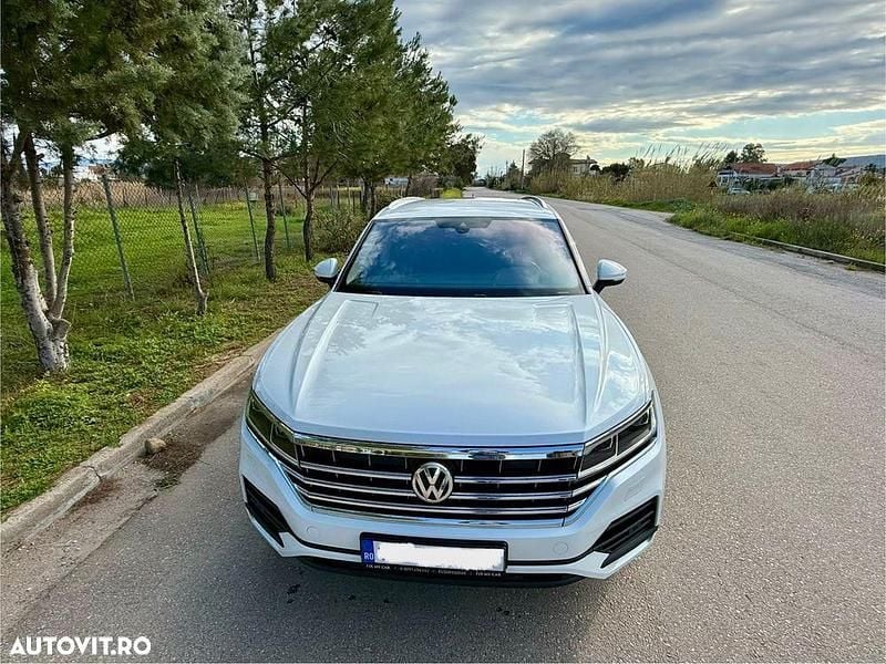 Second-hand VW Touareg Style 231 CP (169 kW) 2018 Culoarealb SUV
