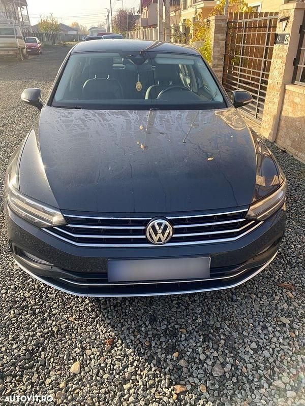 Culoarenegru Utilizat 2020 VW Passat Highline Hatchback | 15.650 EUR (Preț OK) - Imagine 1/4
