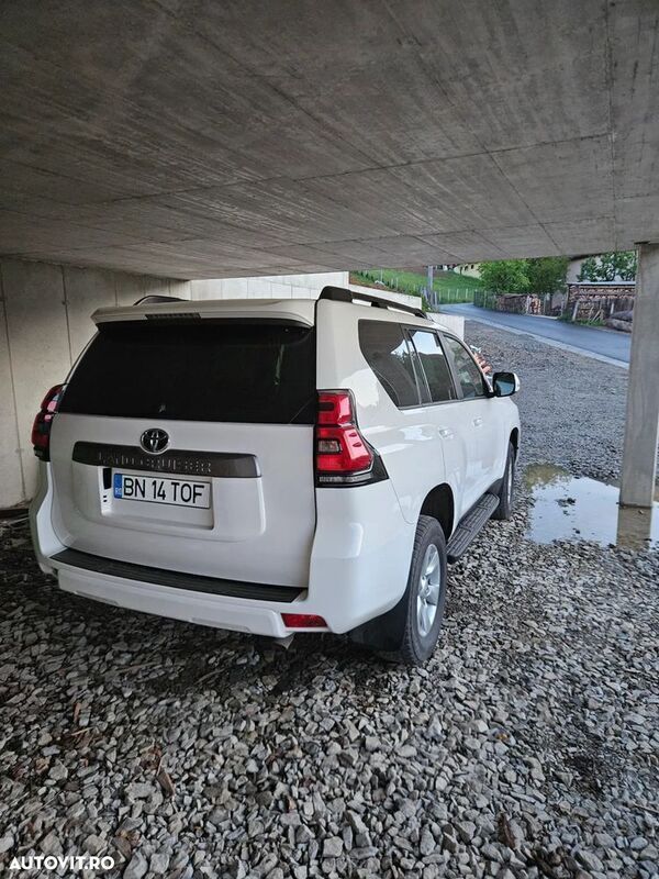 Alb Utilizat 2019 Toyota Land Cruiser SUV | 34.900 EUR - Imagine 1/4