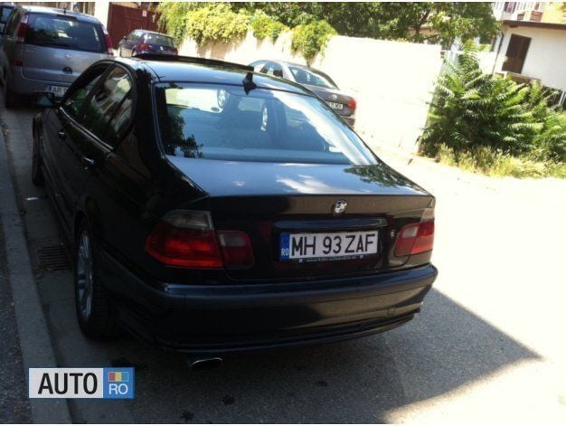 Second-hand BMW 320 Sport Line 136 CP (100 kW) 2001 Negru Berlinǎ