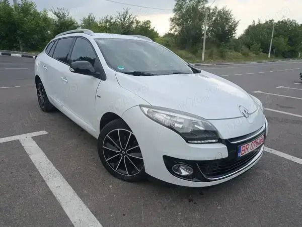 Alb Utilizat 2013 Renault Mégane III Bose Edition Break | 5.210 EUR (Preț OK) - Imagine 1/4