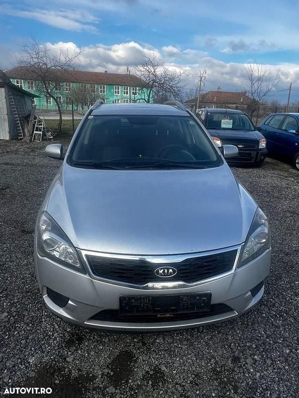 Second-hand Kia Ceed Spirit 128 CP (94 kW) 2011 Culoaregri Hatchback