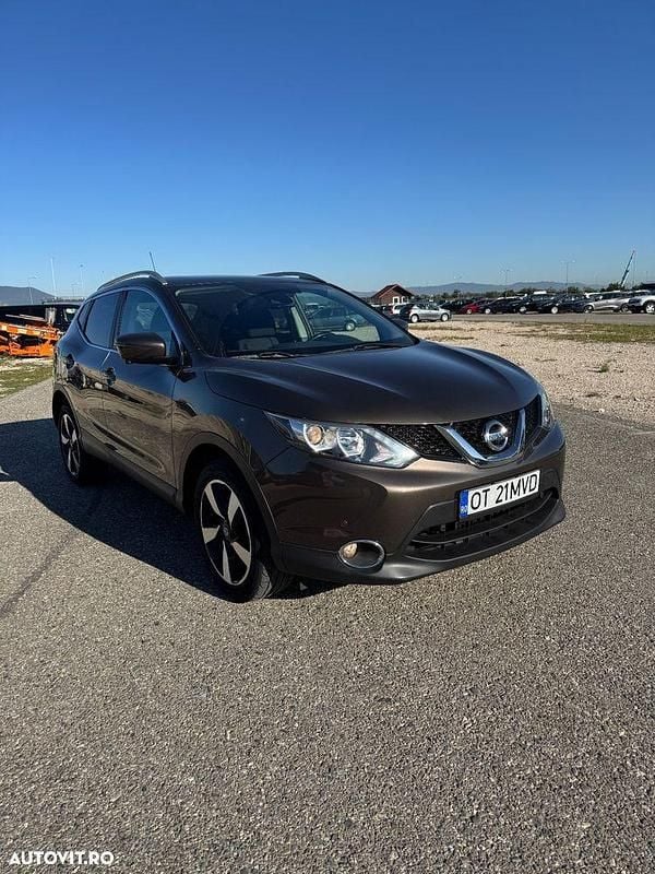 Culoaremaro Utilizat 2016 Nissan Qashqai N-Connecta SUV | 11.300 EUR (Preț OK) - Imagine 1/4