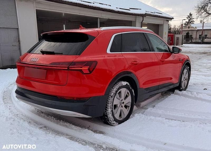 Second-hand Audi e-tron 300 kW (408 CP) 2020 Culoarerosu SUV