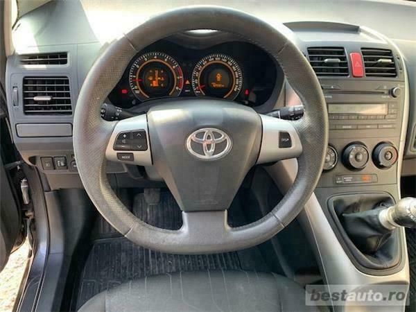 Gri Utilizat 2011 Toyota Auris Hatchback | 5.850 EUR (Preț OK) - Imagine 1/4