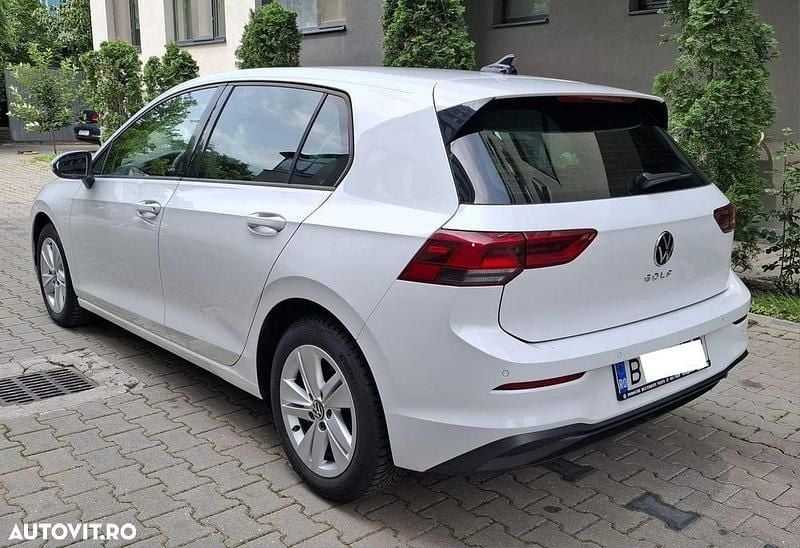 Second-hand VW Golf VIII Life 116 CP (85 kW) 2021 Culoarealb Hatchback