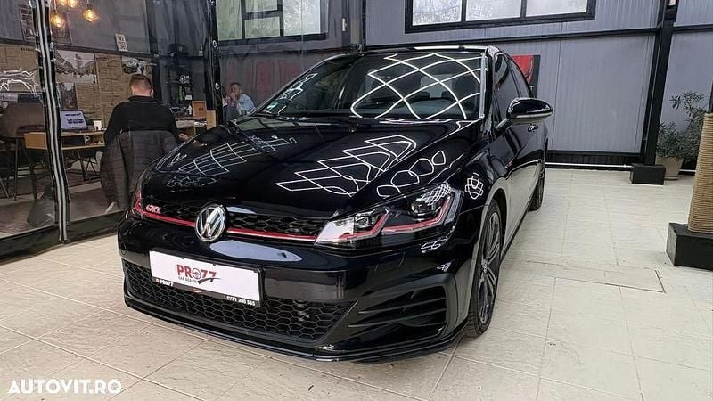 Second-hand VW Golf VIII GTI 245 CP (180 kW) 2020 Culoarenegru Hatchback