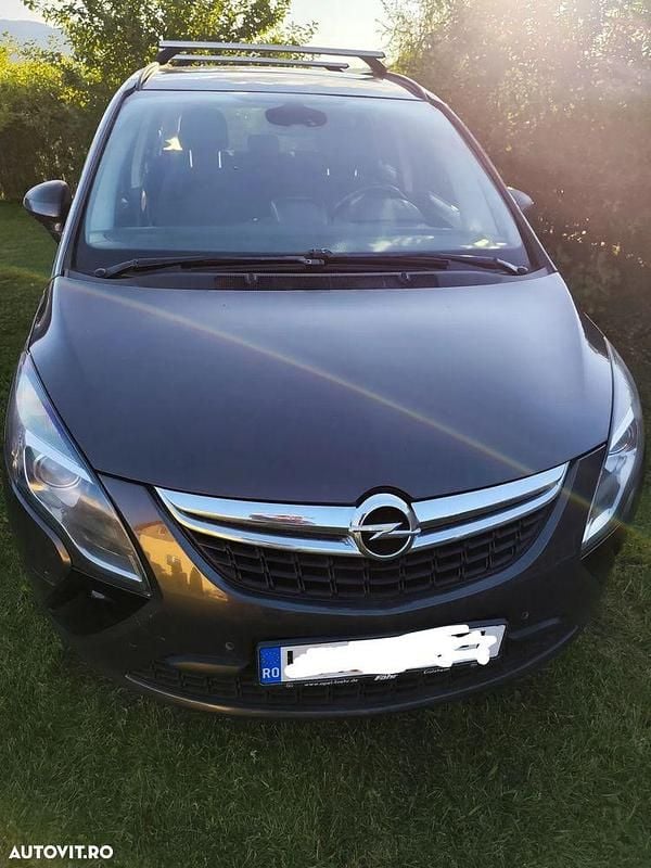 Gri Utilizat 2013 Opel Zafira Tourer Edition Monovolum | 4.700 EUR (Preț bun) - Imagine 1/4
