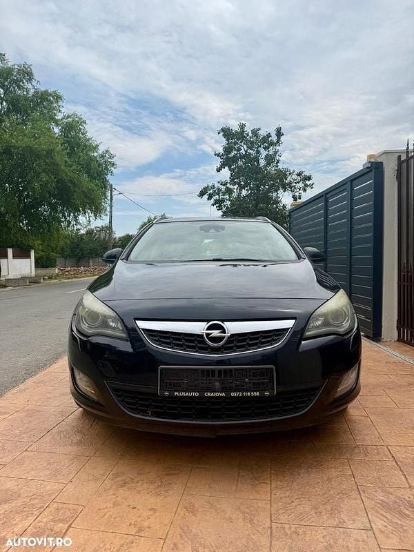 Negru Utilizat 2011 Opel Astra Break | 2.500 EUR (Preț bun) - Imagine 1/4