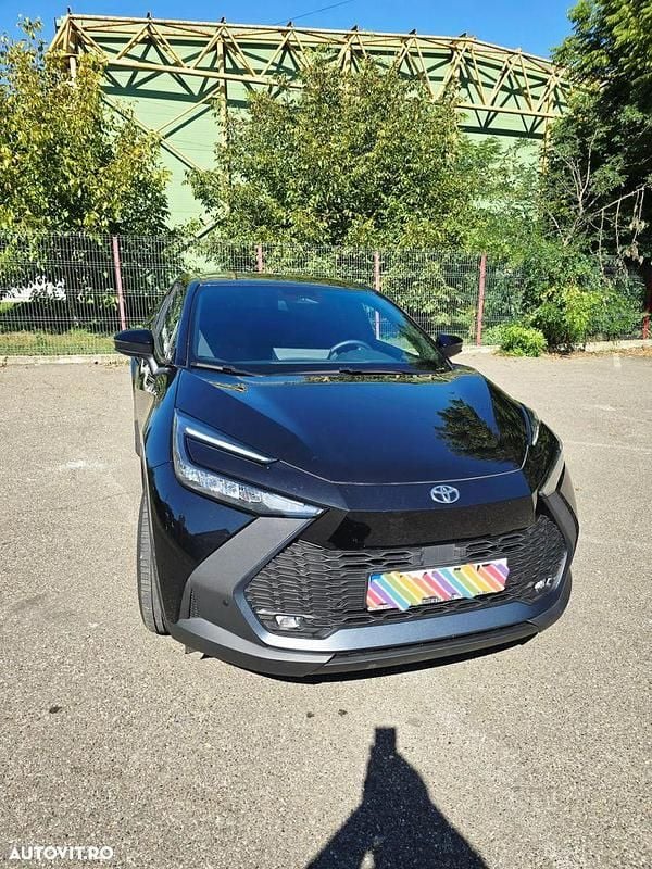 Culoarenegru Second-hand 2024 Toyota C-HR Active SUV | 27.900 EUR (Preț OK) - Imagine 1/4