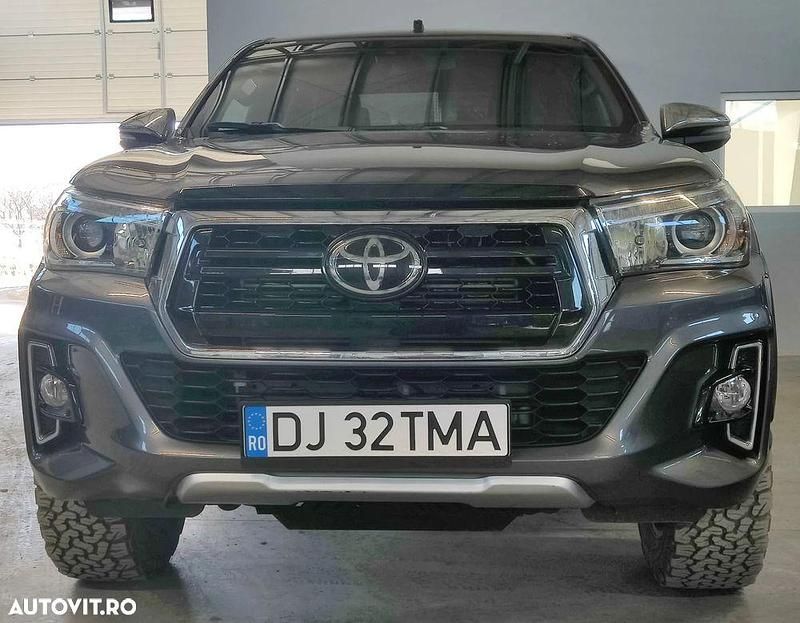 Gri Utilizat 2018 Toyota HiLux Style Pickup | 32.000 EUR (Scump) - Imagine 1/4