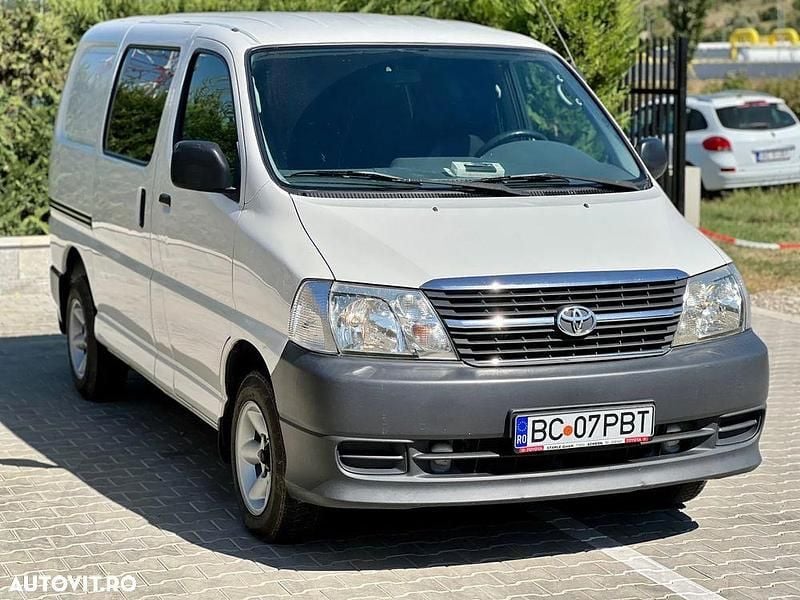Second-hand Toyota HiAce 117 CP (86 kW) 2009 Culoarealb Van