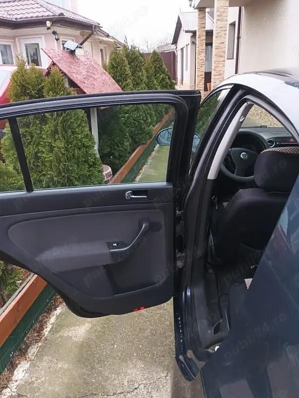 Second-hand VW Golf 88 CP (64 kW) 2005 Albastru Coupe