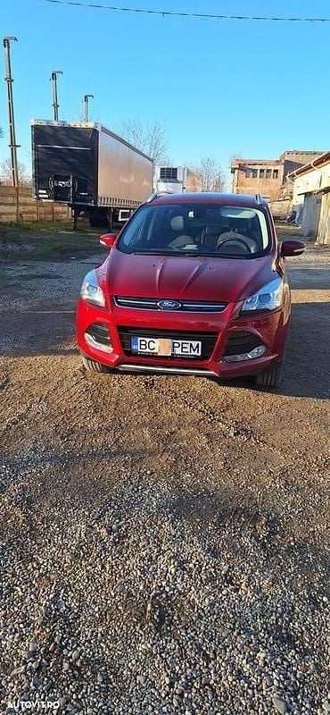 Second-hand Ford Kuga Titanium 150 CP (110 kW) 2015 Culoarerosu SUV