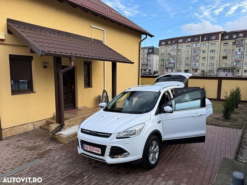 Second-hand Ford Kuga Individual 180 CP (132 kW) 2015 Culoarealb SUV