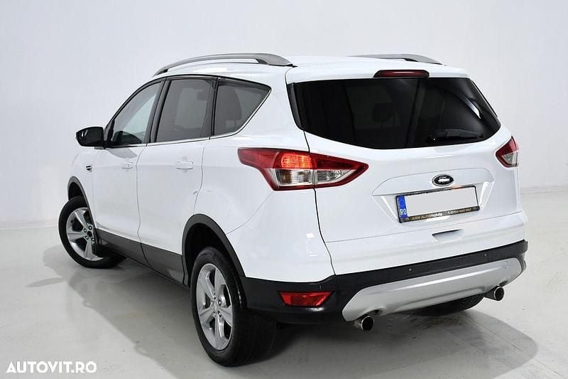Second-hand Ford Kuga 140 CP (102 kW) 2013 Culoarealb SUV