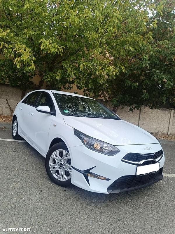 Culoarealb Utilizat 2024 Kia Ceed Hatchback | 16.950 EUR (Preț OK) - Imagine 1/4
