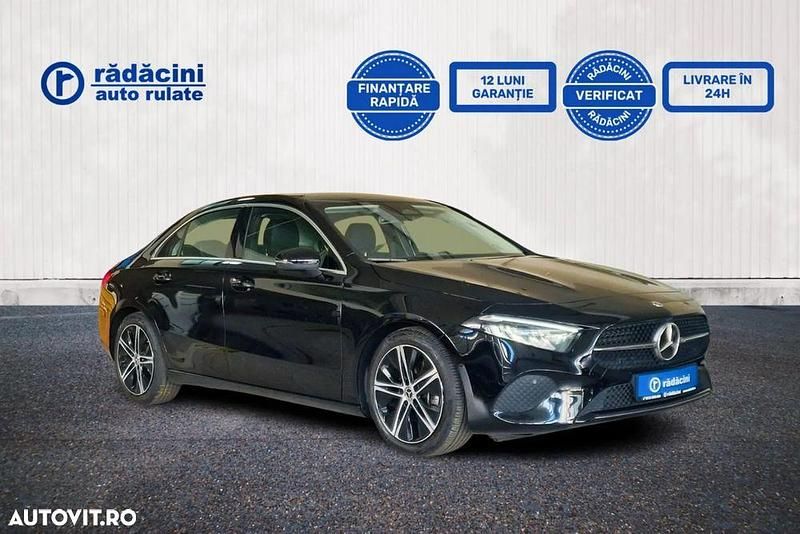 Culoarenegru Utilizat 2023 Mercedes A200 Hatchback | 29.900 EUR (Preț OK) - Imagine 1/3