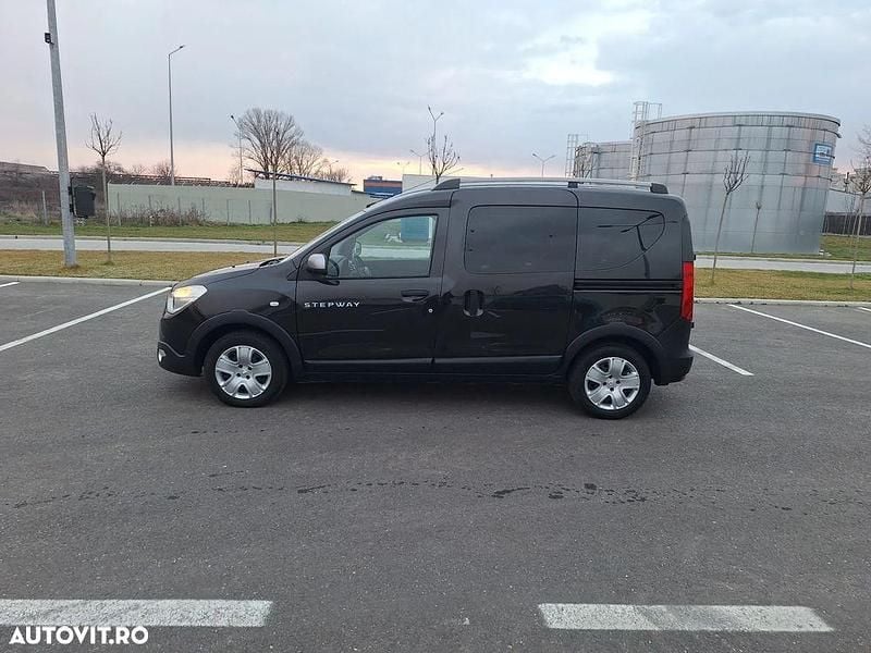 Second-hand Dacia Dokker Stepway 90 CP (66 kW) 2016 Culoarenegru Monovolum