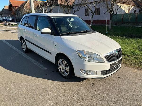 Alb Utilizat 2012 Skoda Fabia Hatchback | 2.650 EUR (Preț bun) - Imagine 1/4