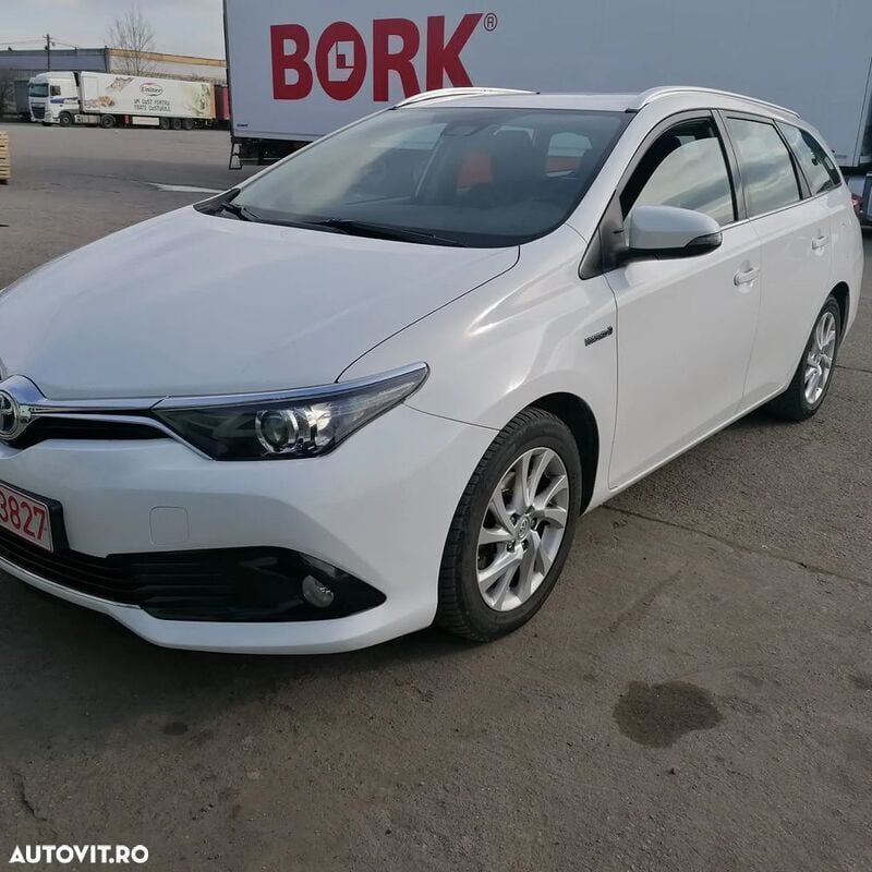 Alb Utilizat 2016 Toyota Auris Hybrid Luna Break | 9.600 EUR (Preț bun) - Imagine 1/4