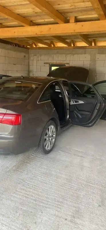 Maro Utilizat 2013 Audi A6 Berlinǎ | 10.000 EUR (Preț bun) - Imagine 1/4