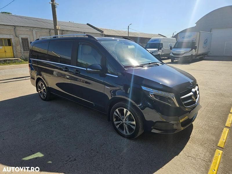 Second-hand Mercedes V250 Edition 1 190 CP (139 kW) 2015 Culoarealbastru Monovolum