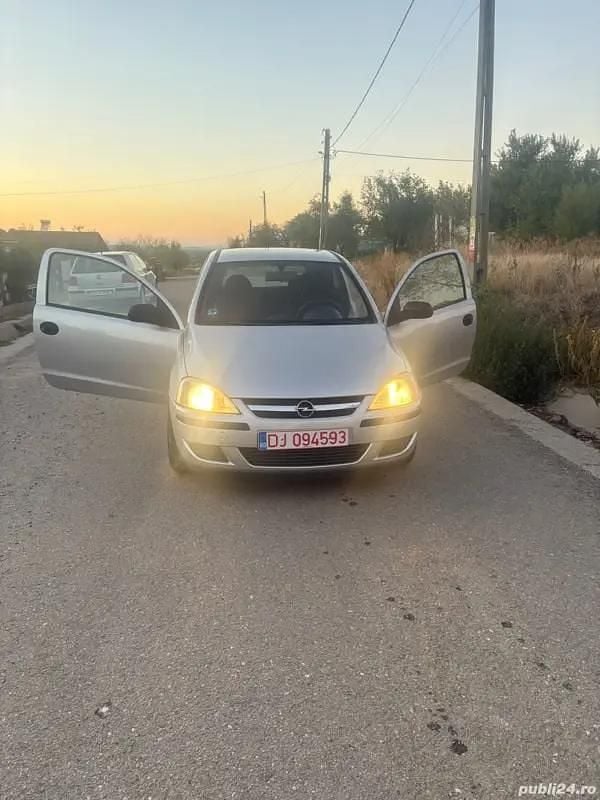 Second-hand Opel Corsa 75 CP (55 kW) 2004 Coupe