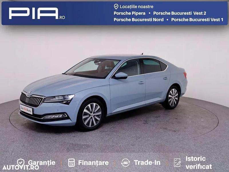 Gri deschis normal Second-hand 2022 Skoda Superb Style Berlinǎ | 31.800 EUR - Imagine 1/4